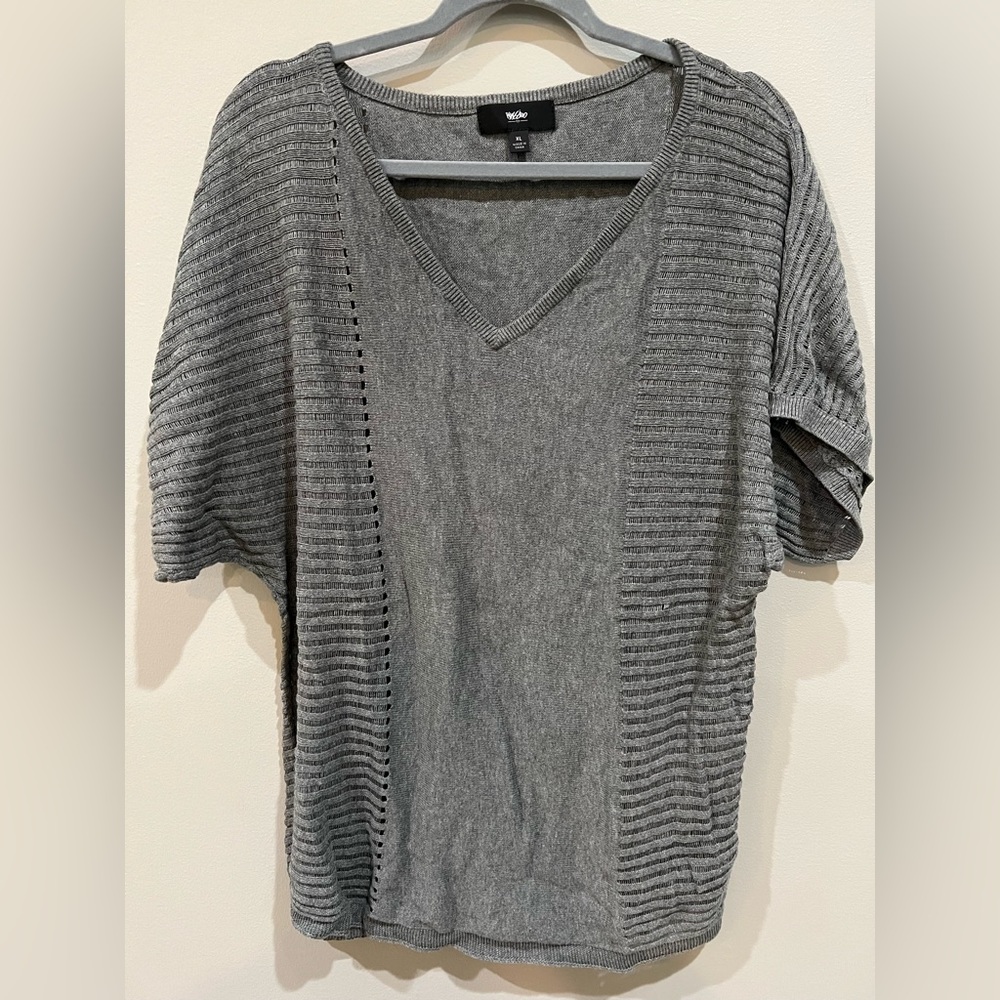 Woman’s size XL V neck sweater short sleeve